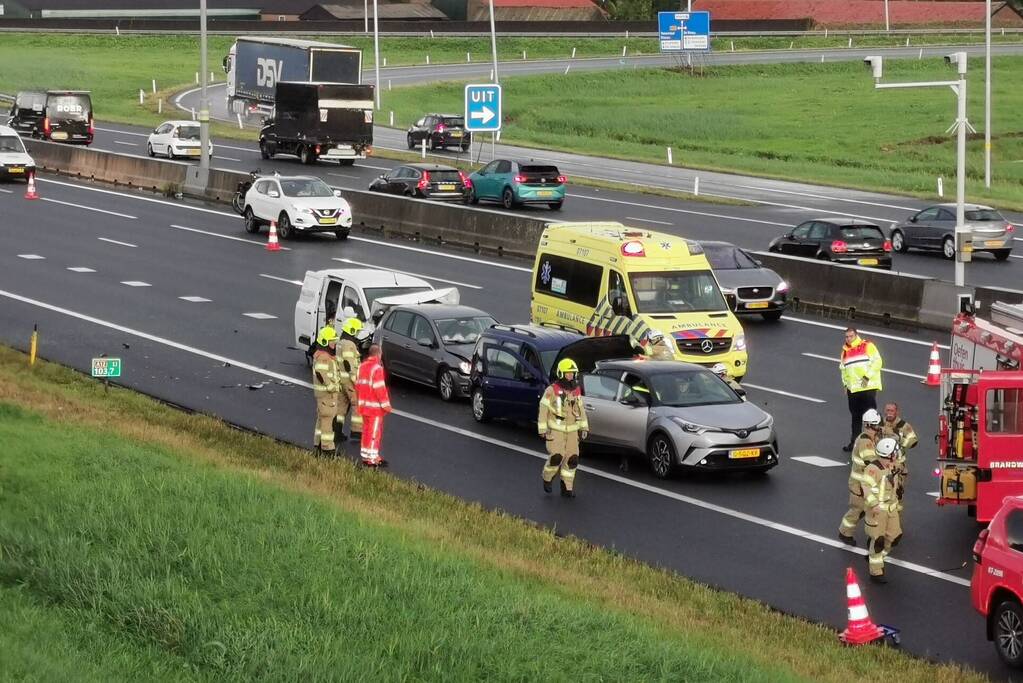 Schade aan meerdere voertuigen door kettingbotsing
