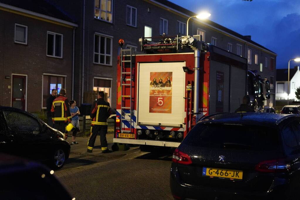 Buurtbewoners schakelen brandweer in door rookmelder
