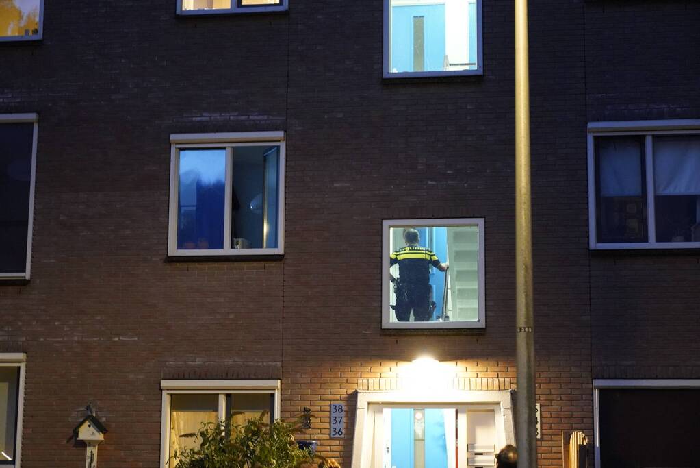 Buurtbewoners schakelen brandweer in door rookmelder