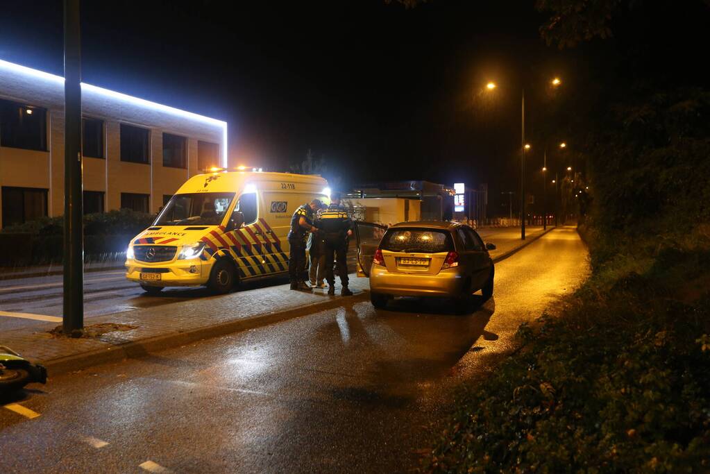 Deelscooter komt in botsing met personenauto