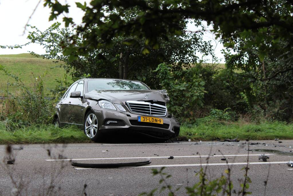 Auto total-loss na botsing met vrachtwagen