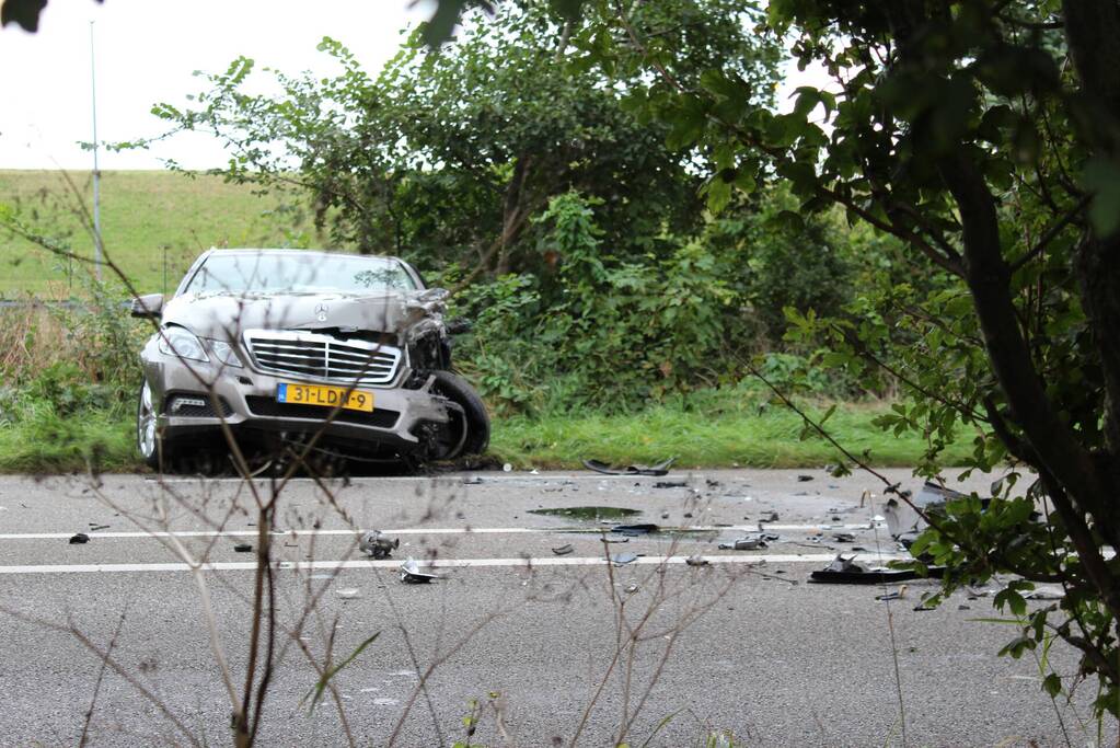 Auto total-loss na botsing met vrachtwagen