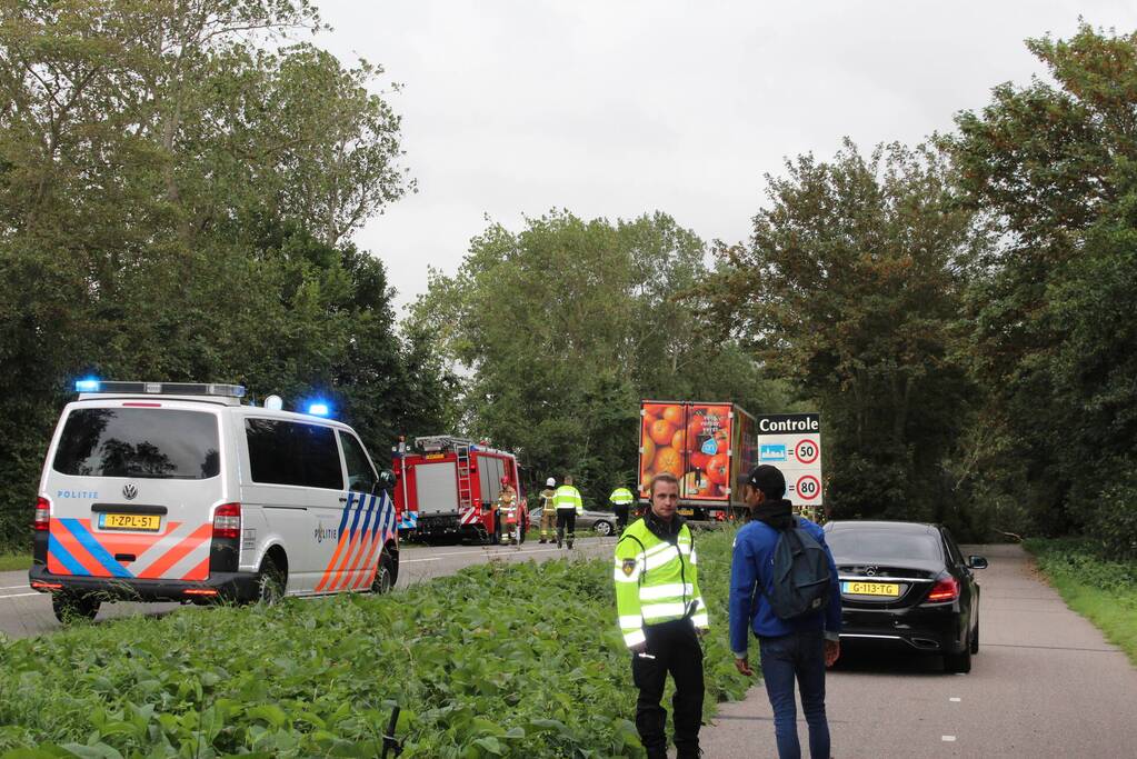 Auto total-loss na botsing met vrachtwagen