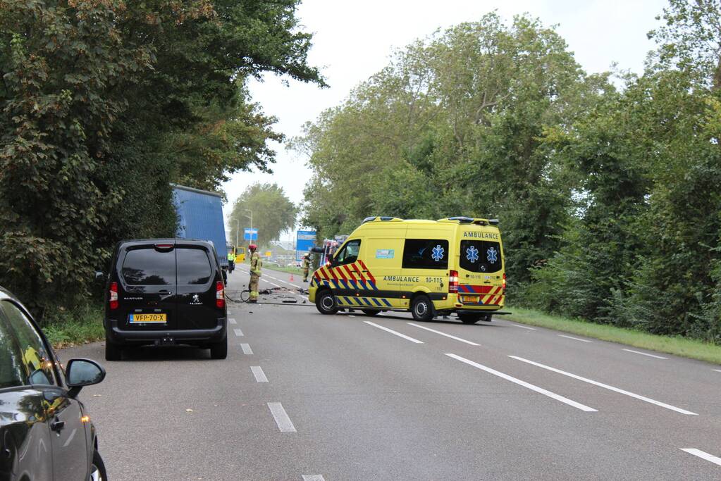Auto total-loss na botsing met vrachtwagen