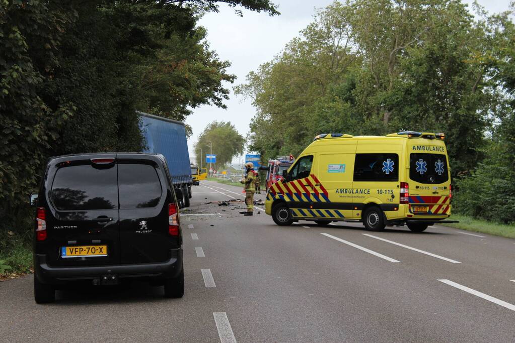 Auto total-loss na botsing met vrachtwagen