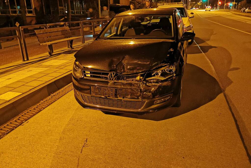 Twee auto's zwaar beschadigd na ongeval