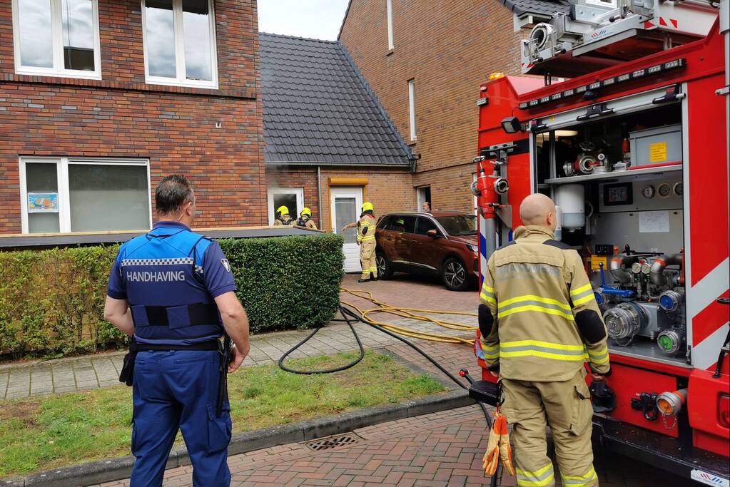 Brand in schuur naast woning