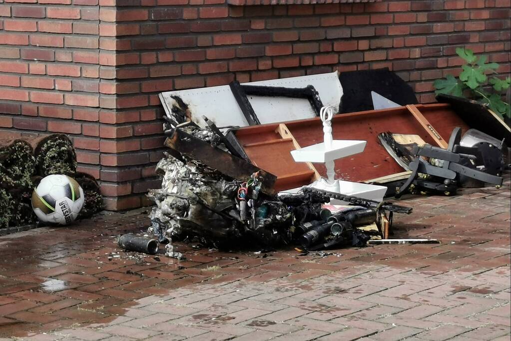 Brand in schuur naast woning