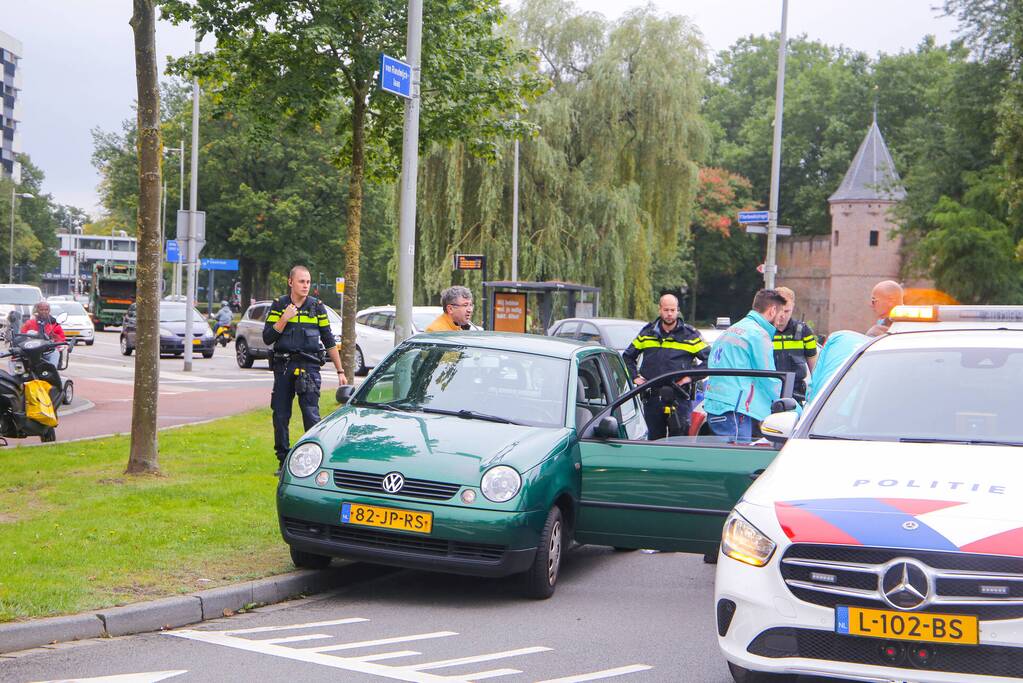Ongeval op rotonde trekt veel bekijks