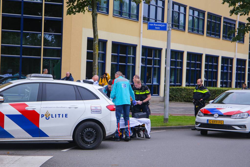 Ongeval op rotonde trekt veel bekijks