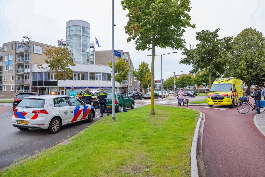 Ongeval op rotonde trekt veel bekijks