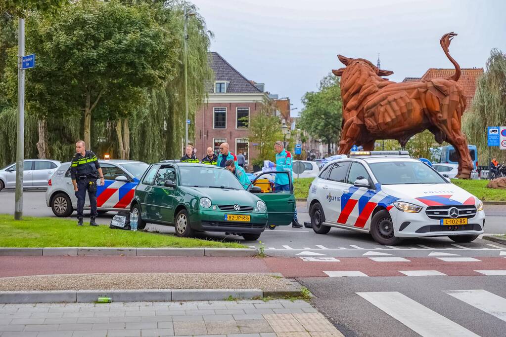 Ongeval op rotonde trekt veel bekijks