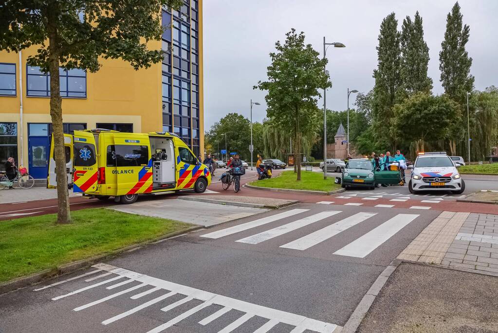 Ongeval op rotonde trekt veel bekijks