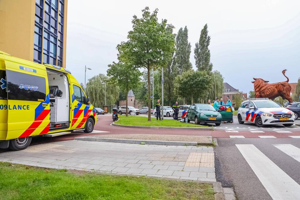 Ongeval op rotonde trekt veel bekijks