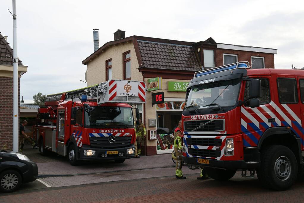 Forse rookontwikkeling bij brand in schuur