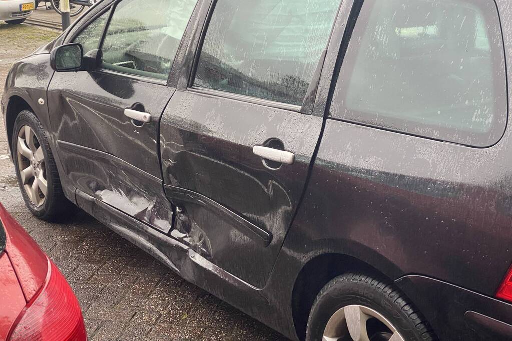 Auto's lopen schade op bij botsing