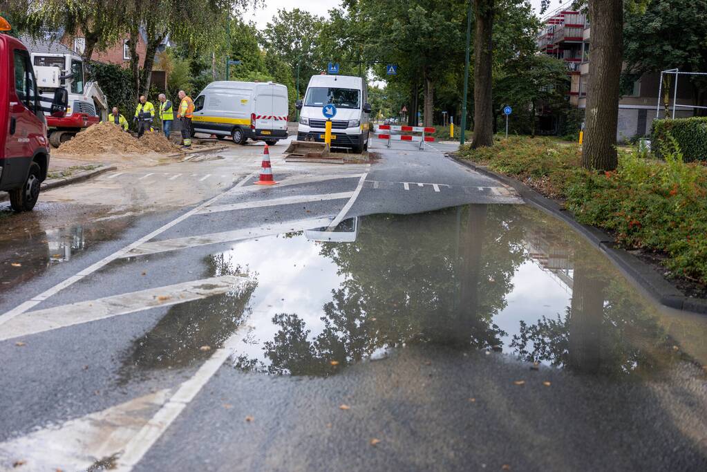 Gesprongen waterleiding zorgt voor verkeershinder