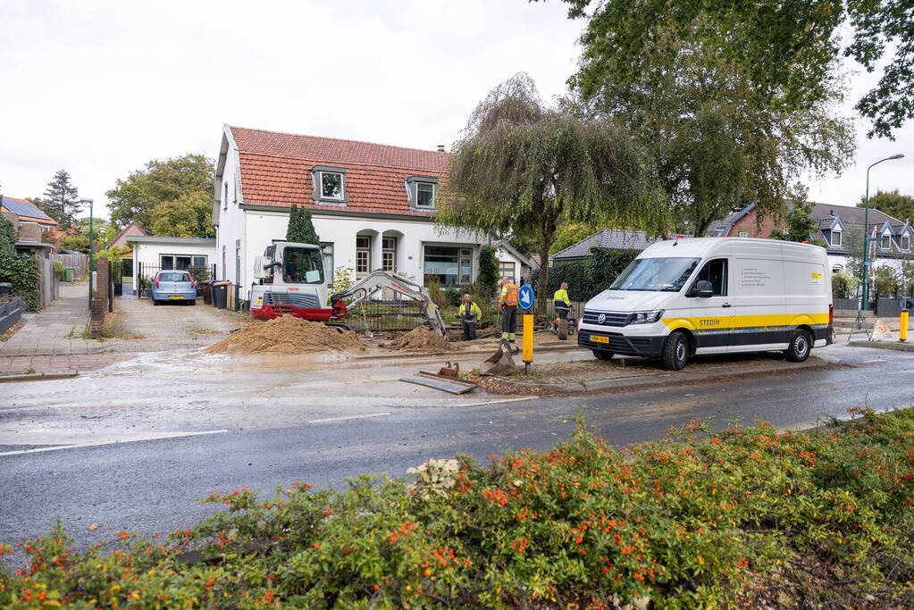 Gesprongen waterleiding zorgt voor verkeershinder