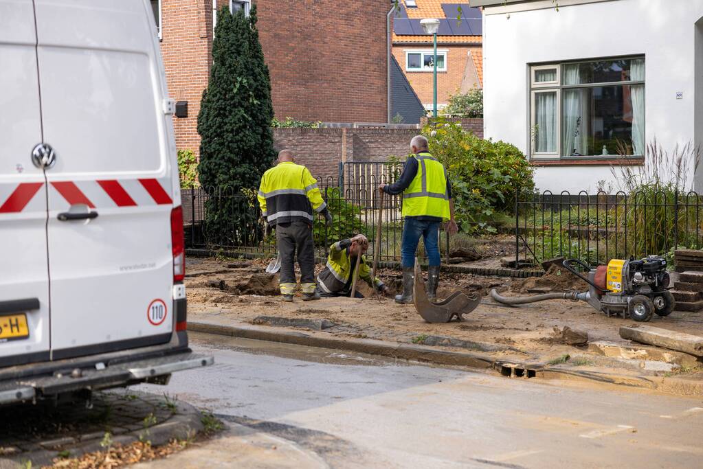 Gesprongen waterleiding zorgt voor verkeershinder