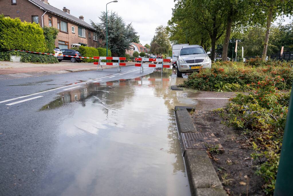 Gesprongen waterleiding zorgt voor verkeershinder