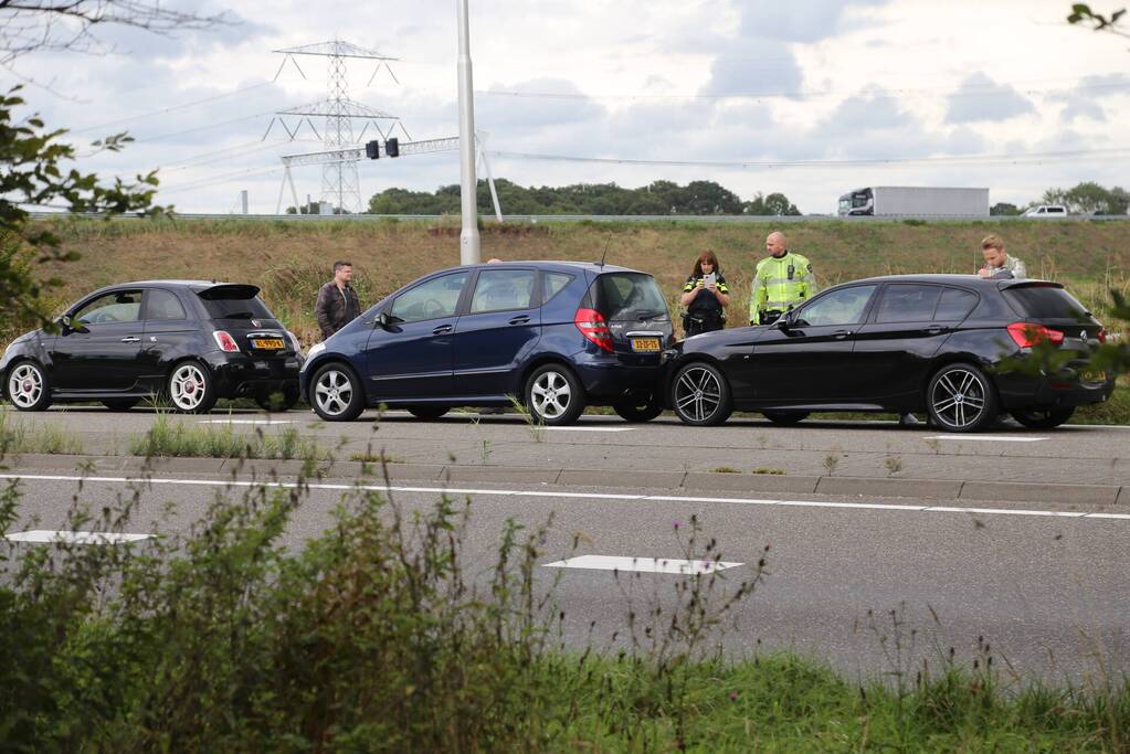 Meerdere voertuigen beschadigd door botsing