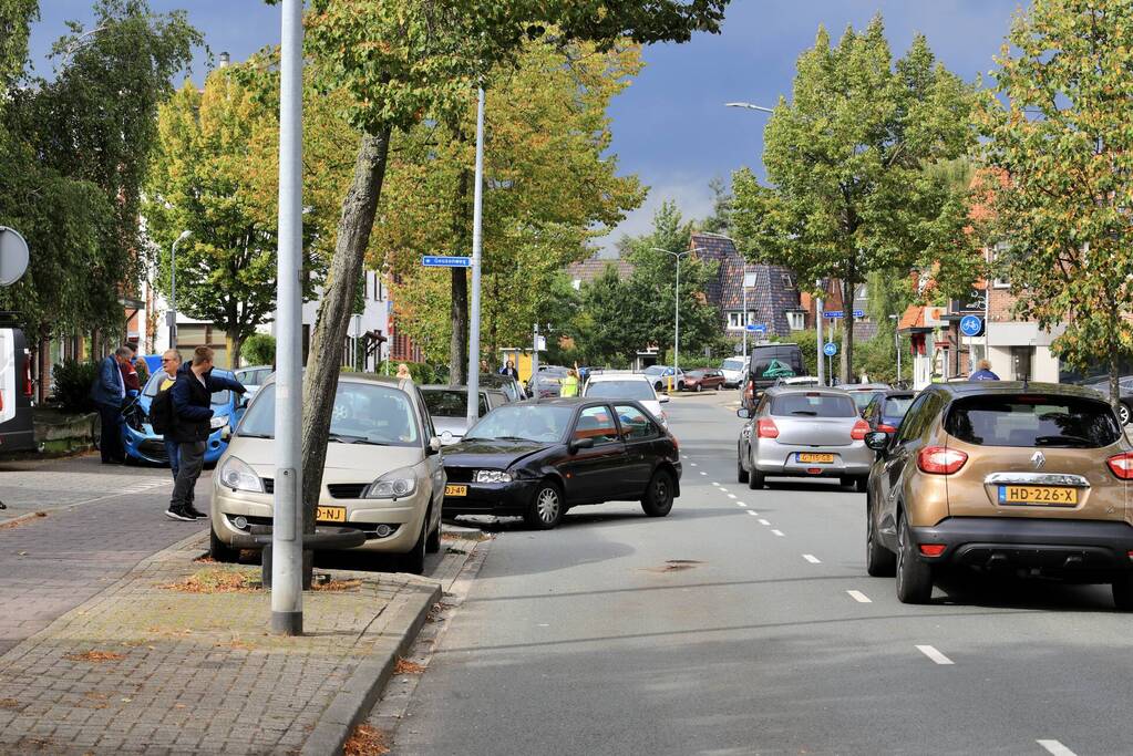 Kind gewond bij aanrijding tussen twee auto's