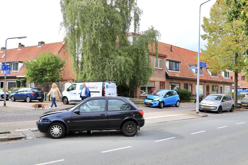 Kind gewond bij aanrijding tussen twee auto's