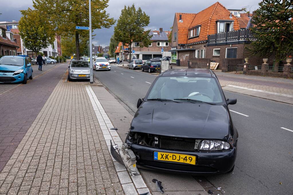 Kind gewond bij aanrijding tussen twee auto's