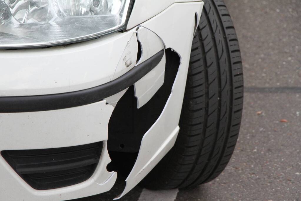 Vrouw gewond bij aanrijding met auto