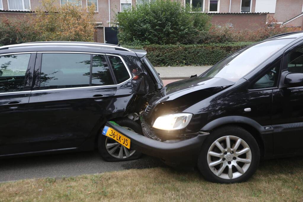 Bestuurder aangehouden na kop-staart aanrijding