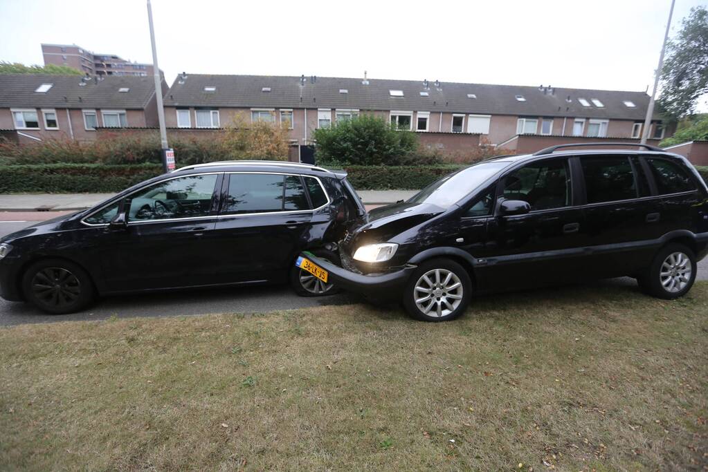 Bestuurder aangehouden na kop-staart aanrijding