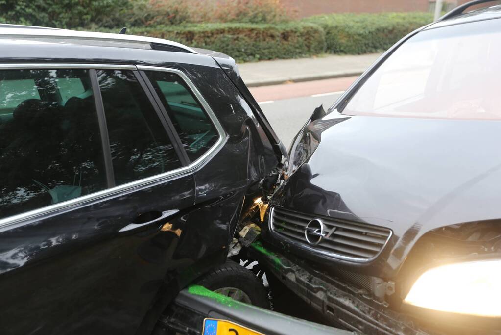 Bestuurder aangehouden na kop-staart aanrijding