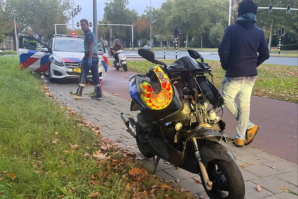 Brommerrijder loopt verwondingen op na uitwijkmanoeuvre