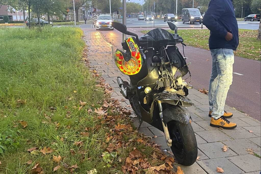 Brommerrijder loopt verwondingen op na uitwijkmanoeuvre