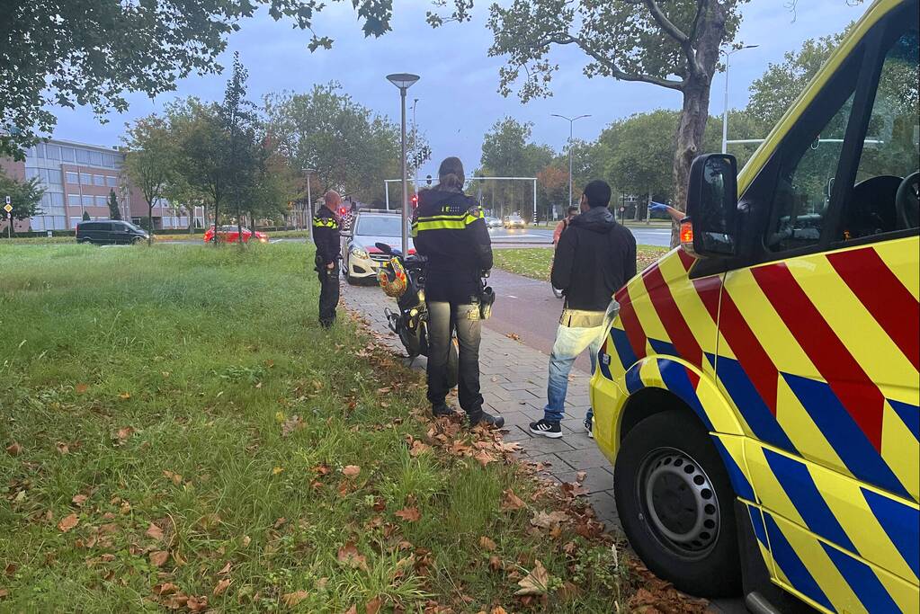 Brommerrijder loopt verwondingen op na uitwijkmanoeuvre