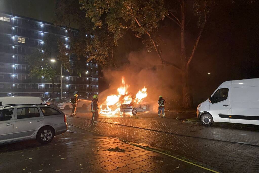Drie auto's verwoest door brand