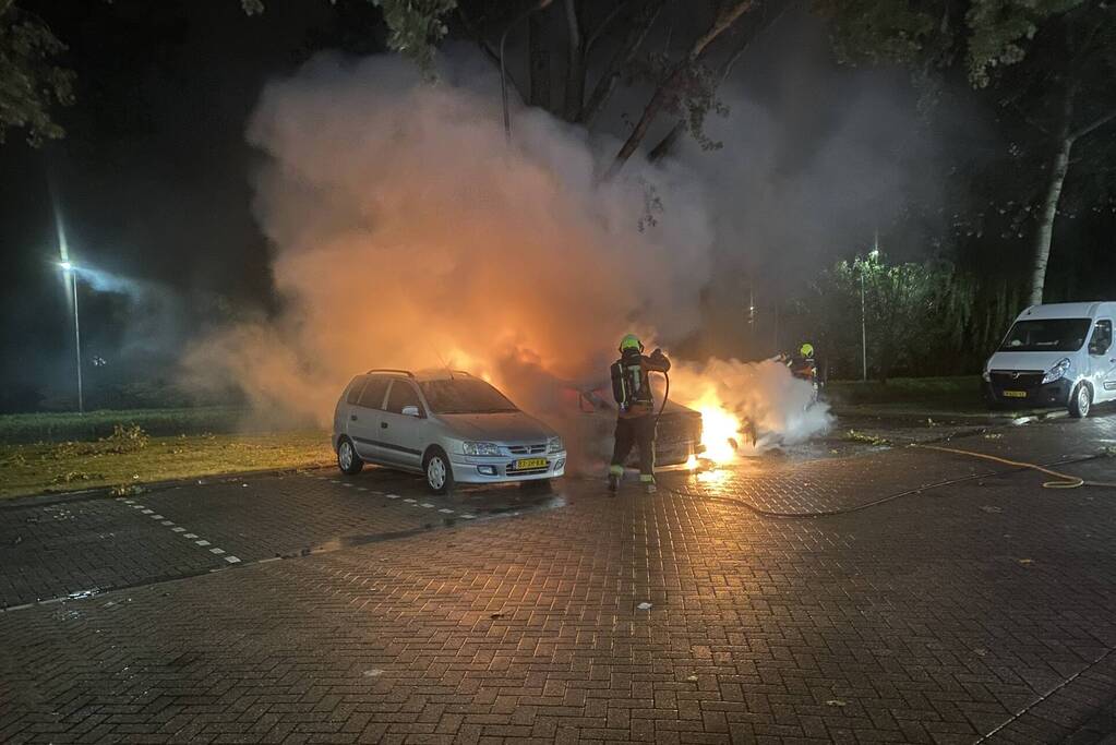 Drie auto's verwoest door brand