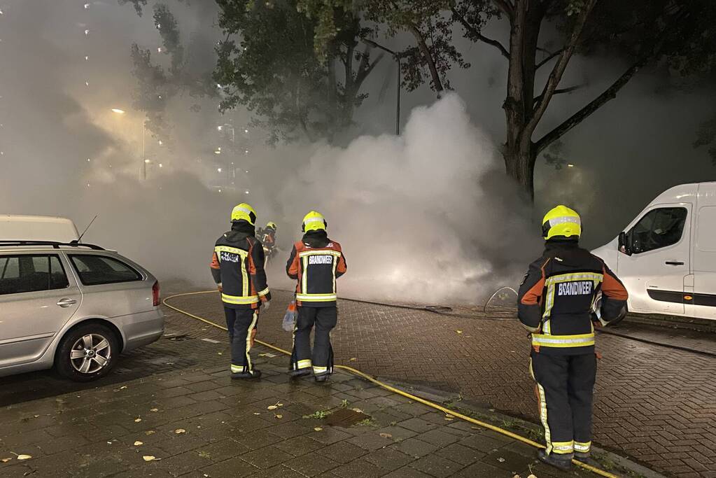 Drie auto's verwoest door brand