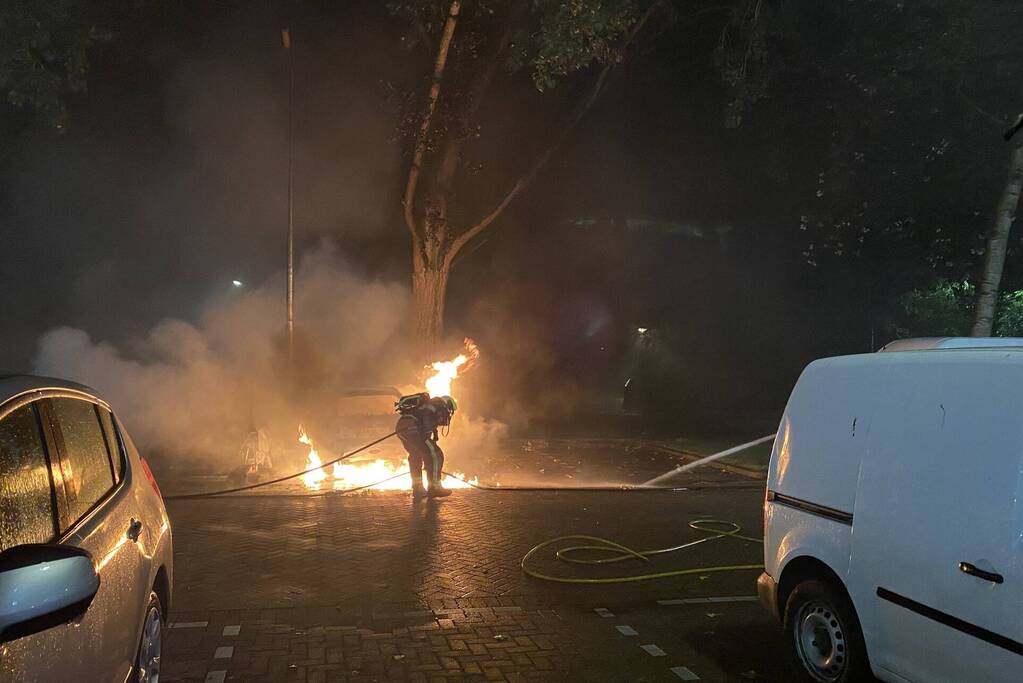 Drie auto's verwoest door brand