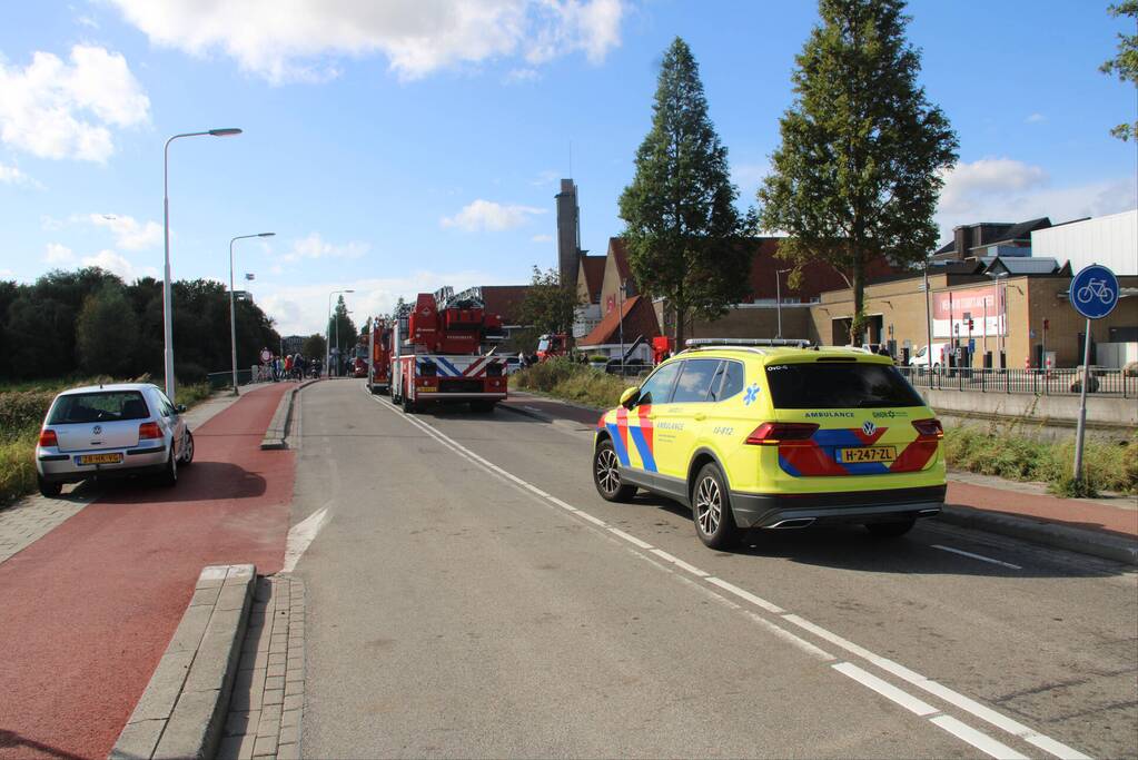 Bedrijfsverzamelgebouw ontruimd vanwege grote brand