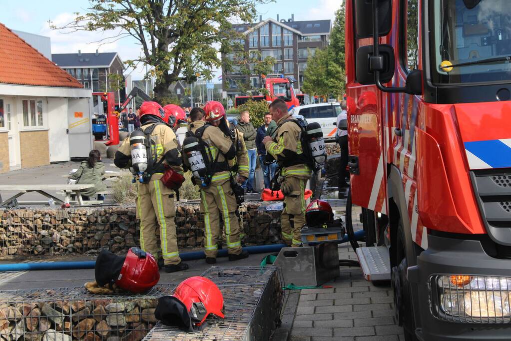Bedrijfsverzamelgebouw ontruimd vanwege grote brand