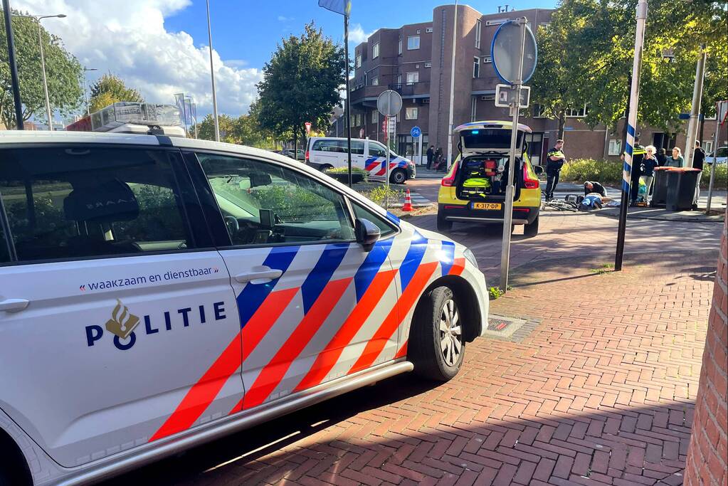 Overstekende fietser aangereden door auto