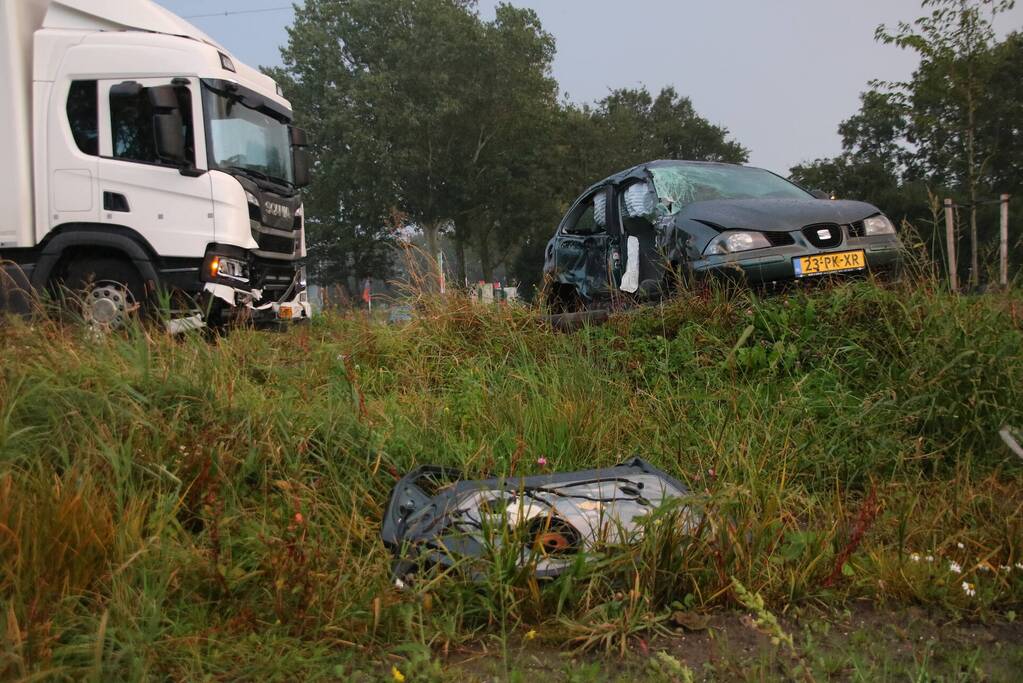 Twee gewonden na ongeval met vrachtwagen