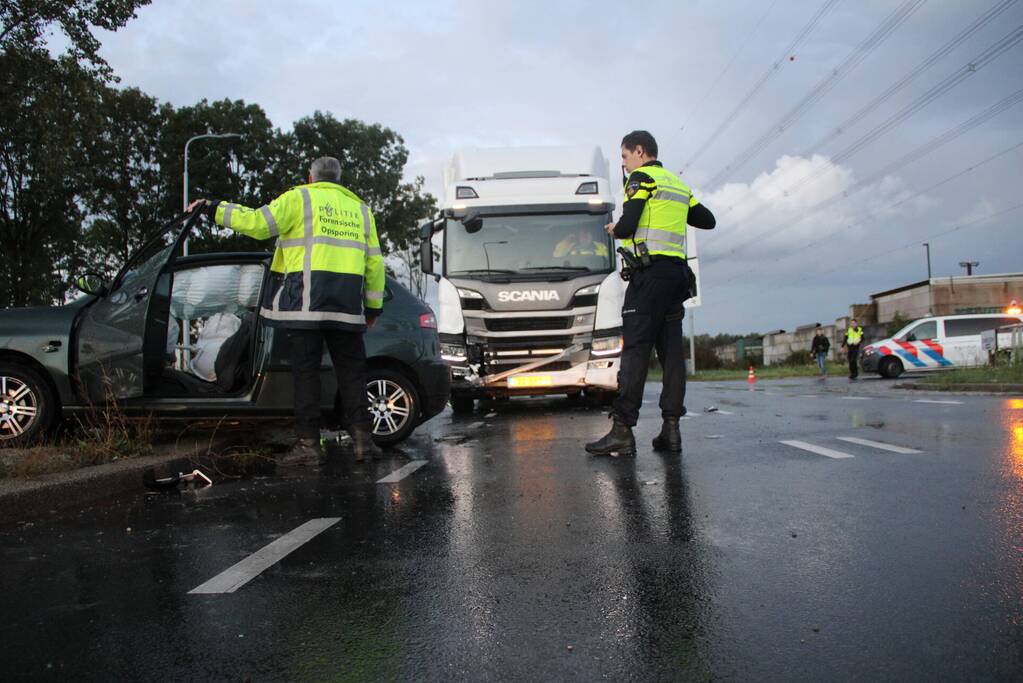 Twee gewonden na ongeval met vrachtwagen