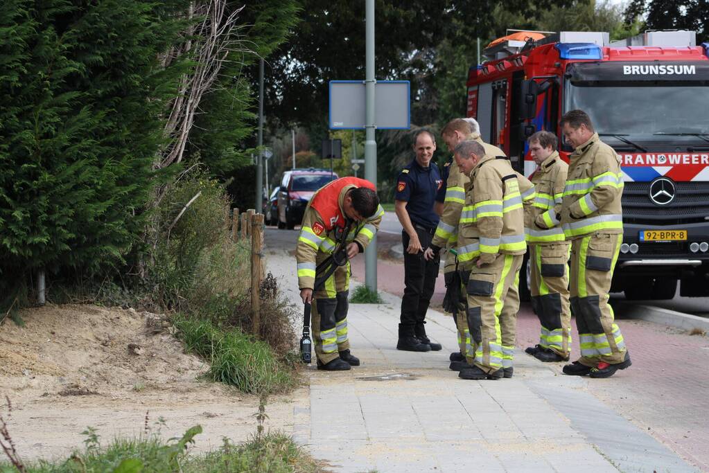 Lek in gasleiding ontstaan onder de stoep