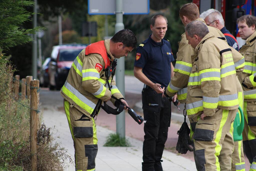 Lek in gasleiding ontstaan onder de stoep