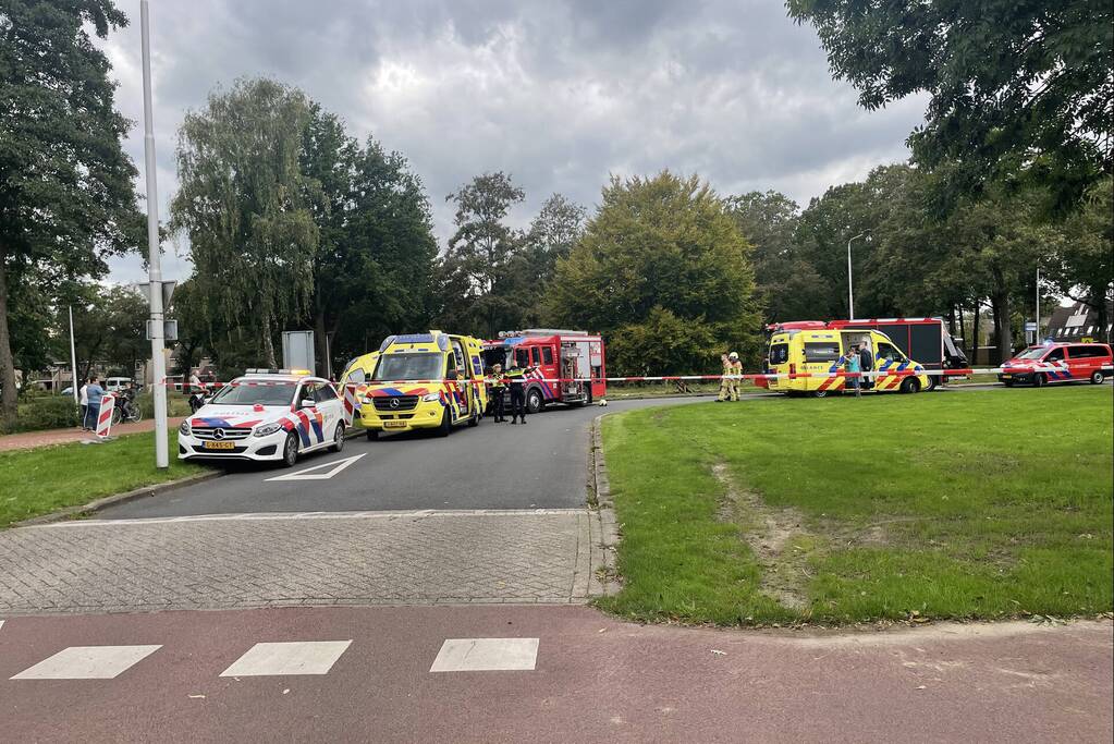 Ambulance eindigt in sloot