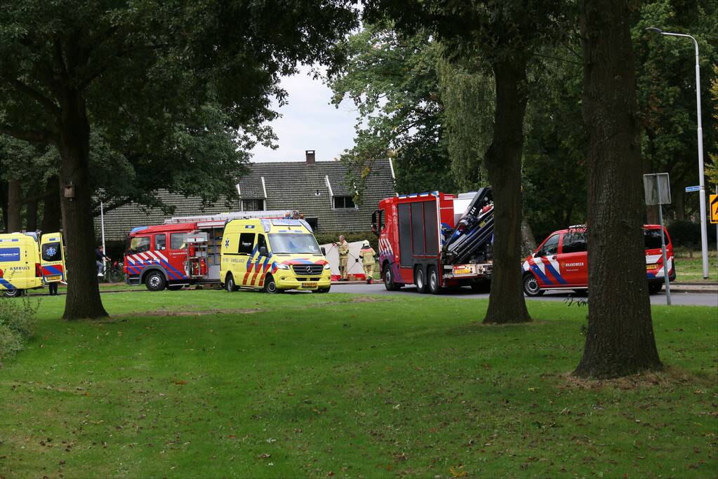 Ambulance eindigt in sloot