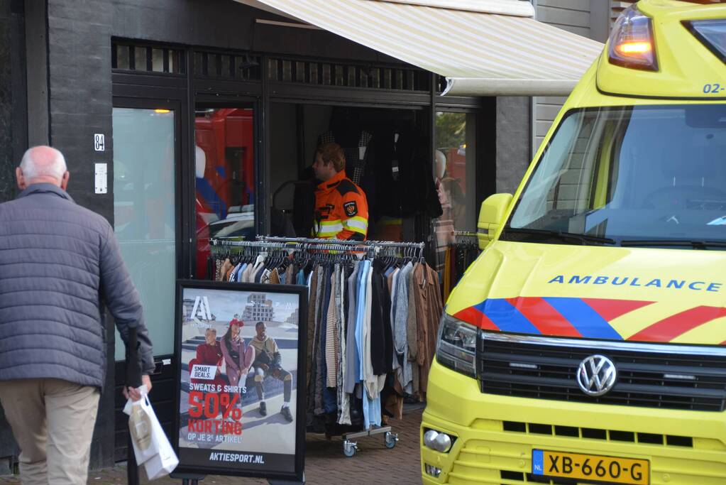 Man mogelijk gewond na elektrocutie in kledingwinkel