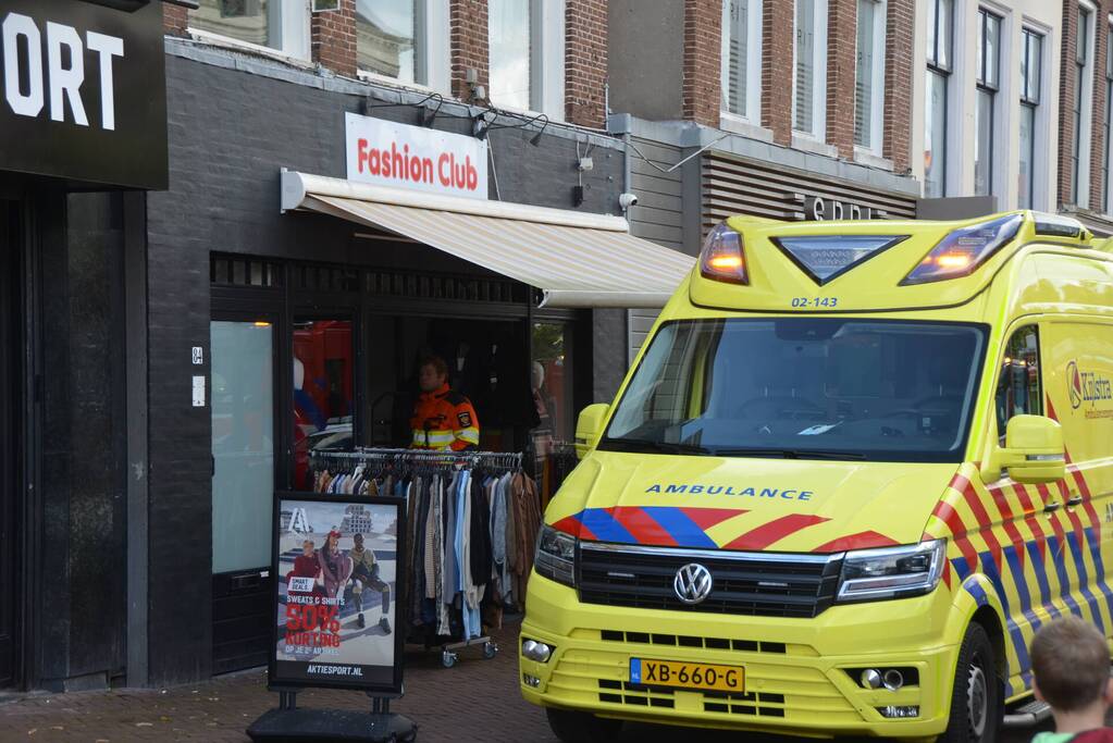 Man mogelijk gewond na elektrocutie in kledingwinkel